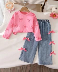 Completo OEM per Bambine 4-7 Anni: T-Shirt Corta con Stampa Farfalle e Maniche Raglan e Jeans Dritti con Elastico in Vita e Fiocco - Product Image 2