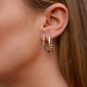 Boucles d'oreilles créoles maxi Gemnel en argent 925, arc-en-ciel, surdimensionnées, style rivière, baguette, colorées, bijoux statement pour un look audacieux - Product Image 5