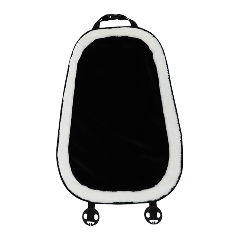 Coussin d'assise et dossier en fourrure de lapin, bordure blanche.