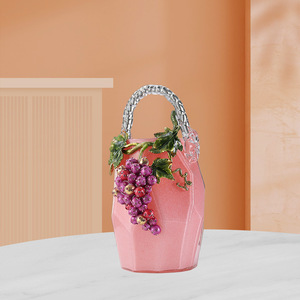 Jarrón decorativo de metal con diseño de uva, estilo mimbre, de lujo ligero, creativo, para sala de estar, cesta tejida a mano, adorno para el hogar. - Product Image 3