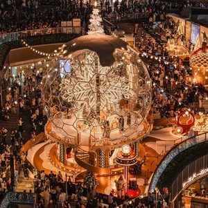Esfera de Navidad Encantadora de Acero Inoxidable - Escultura de Luz de Bola de Cristal para el Vestíbulo de un Hotel de Lujo - Product Image 1