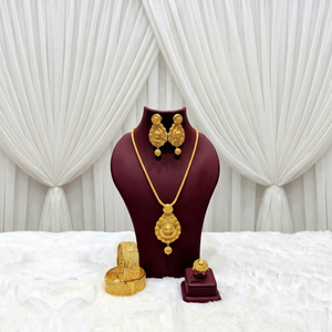 EVERTON JEWELLERY Women's Gold Plated Diamond Jewelry Set Necklace Earrings <b>Bracelet</b> Ring Hip Hop Party Style - Product Image 1
