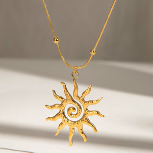 Collar con Colgante de Sol de Acero Inoxidable, Chapado en Oro de 18k, Diseño Geométrico en Espiral Martillado, Joyería de Moda para Mujer - Product Image 2