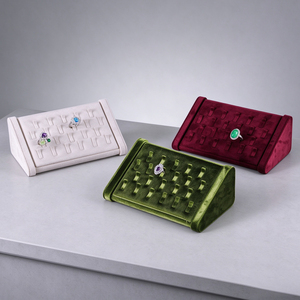 Support de présentation d'anneaux triangulaires en velours JINSKY, organiseur de bijoux pour comptoir de magasin, vert et autres couleurs - Product Image 3