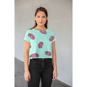 เสื้อยืดครอปพิมพ์ลายโดนัทเคลือบสีชมพู - Product Image 1