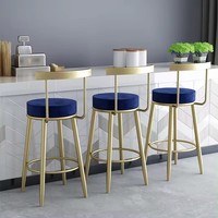 Chaise de bar nordique moderne de luxe en métal et velours doré pour comptoir de cuisine et table de bar
