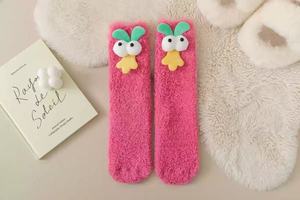 Nuevos Calcetines Divertidos de Terciopelo Grueso y Cálido para el Suelo, Calcetines de Media Pantorrilla de Felpa Coral con Diseño de Dibujos Animados, Feos pero Lindos - Product Image 2