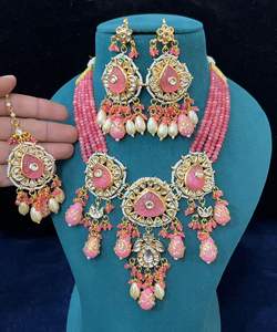 ชุดเครื่องประดับสร้อยคอลูกปัดแบบไม่ได้เจียระไนแบบสวยชุดเครื่องประดับสร้อยคอสำหรับงานแต่งงานของอินเดียพร้อมต่างหูสร้อยคอ Meenakari ที่ได้แรงบันดาลใจจากราชินี - Product Image 4