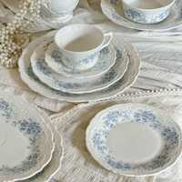 Assiette à dîner en céramique vintage embossée, motif floral bleu, bord festonné, assiette de service pour dessert, best-seller
