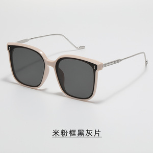 Gafas de sol para mujer Gm, cuadradas, con montura completa, lentes de PC, UV400, estilo moderno para uso al aire libre - Product Image 5