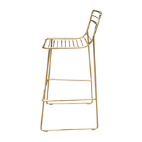 Tabouret de bar en fil de fer massif doré avec dossier pour café, restaurant, bar et lieux d'événements