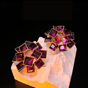 XILIANGFEIZI Bestseller Vintage Catwalk Style Rose Boucles d'oreilles pendantes Français Cross-Border Hit avec Zircon Pierre Principale - Product Image 1