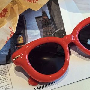 Gafas de Sol Vintage para Mujer, Montura Redonda, Color Rojo y Negro, Protección UV400, Lentes de PC, para Todo Tipo de Rostro - Product Image 5