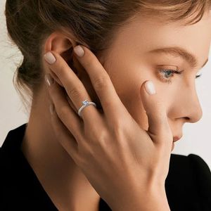 Rhodium mạ xác thực 925 Sterling Bạc Solitaire cubic zircon Nhẫn đính hôn với vòng cắt 4-prong thiết lập - Product Image 2