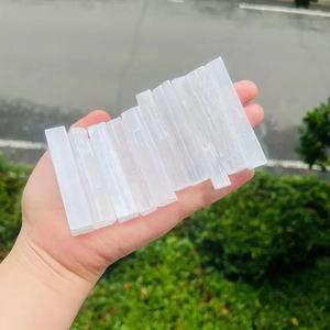 Venta al por mayor de varitas de cristal de selenita natural blanca para sanación Reiki, barras de selenita en bruto, cristales de selenita artesanales - Product Image 4