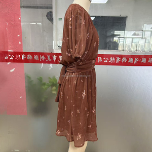 <span class=keywords><strong>Vestido</strong></span> Mini con Cuello en V, Color Marrón, Personalizado OEM, Estampado Floral, Manga Corta Abullonada, Cintura Fruncida, Chifón, Elegante, <span class=keywords><strong>para</strong></span> Fiesta - Product Image 4