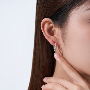Pendientes de aro triangulares de moissanita de 1 mm con certificación VVS1 D Color, <span class=keywords><strong>plata</strong></span> 925 con baño de rodio, joyería antideslustre para mujer - Product Image 3