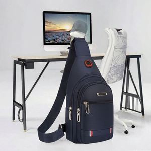 Sac bandoulière vintage en PU, multifonctionnel, pochette à l'épaule, motif géométrique avec logo, durable, toutes saisons, nouvelle collection homme 2025 - Product Image 3