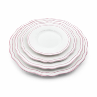 Service de vaisselle en porcelaine vintage rose à bord festonné, assiettes en céramique pour hôtels de luxe, banquets de mariage, location en gros