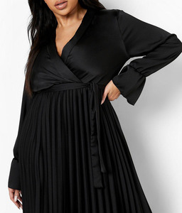 فساتين حريمي للبيع بالجملة بحد أدنى منخفض لكمية الطلب بشعار مخصص جودة عالية أكمام طويلة ملابس بمقاسات كبيرة فستان من الساتان الأسود بطيات - Product Image 2