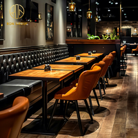 Ensemble de mobilier commercial Ron Group pour restaurant : Table carrée en bois massif, chaise rembourrée en cuir, banquette capitonnée sur mesure