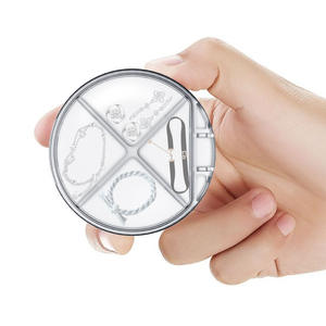 Caja de Almacenamiento Transparente Mini Personalizada con Cuatro Compartimentos, Estuche de Joyería Sellado a Prueba de Agua para Viajes, Campamentos y Regalos - Product Image 3