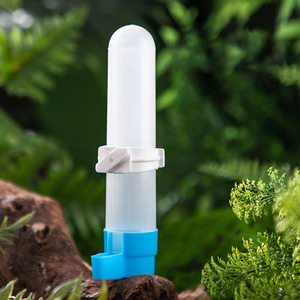 Dispenser di acqua <span class=keywords><strong>per</strong></span> piccoli animali domestici di qualità Dispensador De Agua Para Mascotas Pequenas Hanging Cage mangiatoia <span class=keywords><strong>per</strong></span> <span class=keywords><strong>uccelli</strong></span> in Pvc piccolo Pet Waterer - Product Image 4