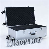 Valise trolley en aluminium argenté avec roulettes pivotantes, freins, poignée télescopique et couvercle séparé, valise à roulettes avec mousse alvéolée