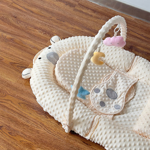 Xách tay trắng hồng sơ sinh bé bedding Set phòng tập thể dục chơi Mat ngủ bé làm tổ với đồ chơi - Product Image 2