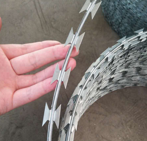 <span class=keywords><strong>ลวดหนาม</strong></span>เหล็กกล้าไร้สนิมชุบสังกะสีสำหรับรั้วป้องกันความปลอดภัย |   ทนทานต่อการกัดกร่อนระดับสูง ขายส่ง - Product Image 4