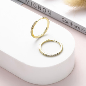 Pendientes de Aro en Oro Rosa con Diseño Geométrico y Engaste de Canal, Joyería de Moda - Product Image 2