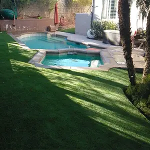 Prato decorato intorno alla piscina giardino in erba paesaggistica in erba artificiale tappeto in erba finta