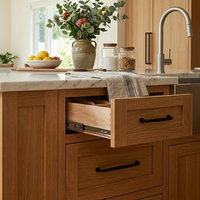 Ensemble de meubles de cuisine sur mesure en chêne blanc de style américain 2026, îlot de cuisine, armoires de cuisine en bois massif, design en gros