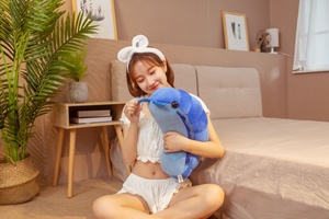 Peluche tendance et créative, jouet en peluche doux et câlin en forme de punaise, cadeau fantaisie, surprise du Poisson d'avril - Product Image 3