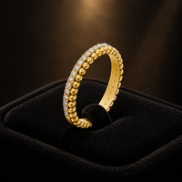 Bague de mariage et de fiançailles pour femme en acier inoxydable, étanche, personnalisée, avec zircon inaltérable et perles dorées double couche, style mode