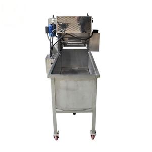 Máquina Desoperculadora Automática de Acero Inoxidable de 200 Piezas/Hora con Cuchillas Vibratorias Calefactadas para Uso Comercial en Apicultura - Product Image 2