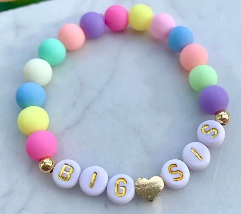 Cute Diy Acrylic Gold Letter Letter Bestfriend Bracelet Beauty Stretch Pastel Bead Wristband Bracelet Custom Logo For Girl Baby