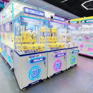 Crea momentos dignos de ser publicados en redes sociales con una moderna máquina de peluches y juegos interiores fotogénicos que los invitados adoran compartir. - Product Image 1