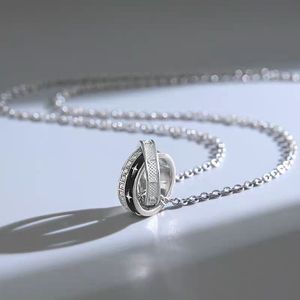 Anello Victory Star Trendy da Uomo, Stile Freddo e Minimalista, con Anelli Intrecciati, Collana con Doppio Anello e Diamante Bianco in Resina - Product Image 4