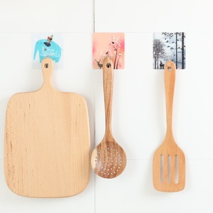 Gancho adhesivo transparente de tamaño mediano sin taladro para colgar en el baño o la cocina - Product Image 3