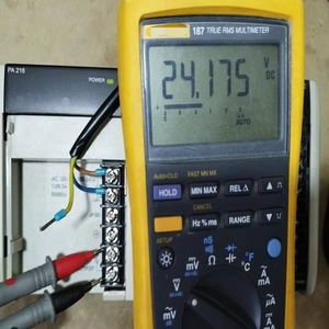 Nuevo y Original - PLC de Automatización Industrial CQM1-P-A216 CQM1H PA216 CQM1 con Cubierta Dañada - Product Image 1