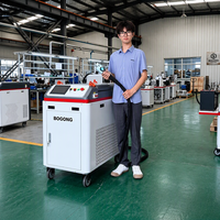 BOGONG 2000W Machine de décapage de rouille à laser fibre optique professionnelle à haute vitesse pour le nettoyage des pièces automobiles, marines et en aluminium – Nouveau