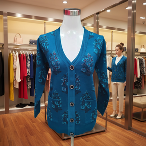 Cardigã Elegante de Inverno para Mulheres Idosas com Decote em V e Estampa Floral em Jacquard para Uso Diário - Product Image 1