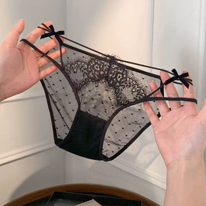 Culottes en dentelle à pois noirs pour femmes, avec double fines bretelles et nœud décoratif, taille basse, transparentes et sexy, vente en gros - Product Image 1