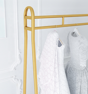 ราวแขวนเสื้อสีทองสำหรับโชว์เสื้อผ้าแนวบูติกสีทอง - Product Image 6