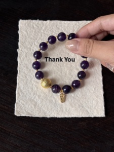 สร้อยข้อมือลูกปัดอเมทิสต์ดีไซน์คลาสสิกสำหรับผู้หญิง ประดับจี้รูปหัวใจ สื่อถึงความรักนิรันดร์ ทันสมัย - Product Image 3