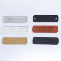 Étiquette en cuir gaufrée rectangulaire faite à la main, deux trous, code couleur PU pour jeans, chapeaux, sacs, décorations de vêtements pour enfants
