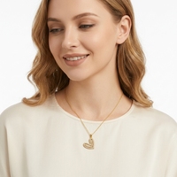 LUOYUNE Vente en gros de pendentifs cœur en laiton plaqué or 18 carats avec zircone cubique entrelacée, breloque d'amour pour cadeau d'anniversaire en gros