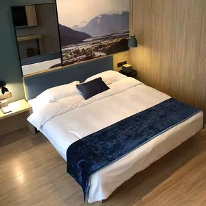 Juego de Muebles de Dormitorio Modernos y Minimalistas de Madera Duraderos y Económicos para Hotel o Apartamento, con Cama King Size, Estación de Trabajo Integrada y Armario - Product Image 1