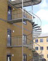 Escaliers d'évacuation en acier pour l'extérieur, conformes à la norme AS 1657, pour bâtiments commerciaux et usines